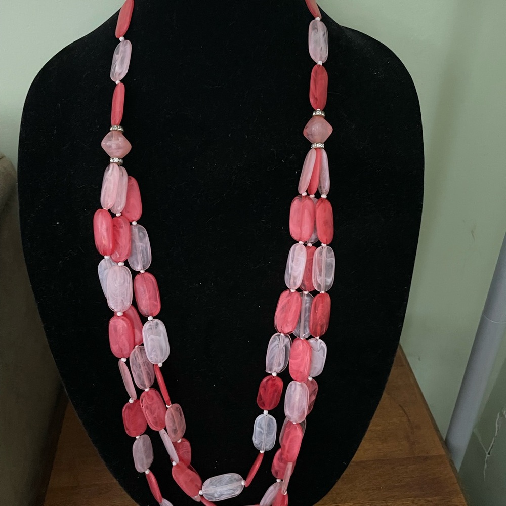 Elegant Pink Beaded Necklace